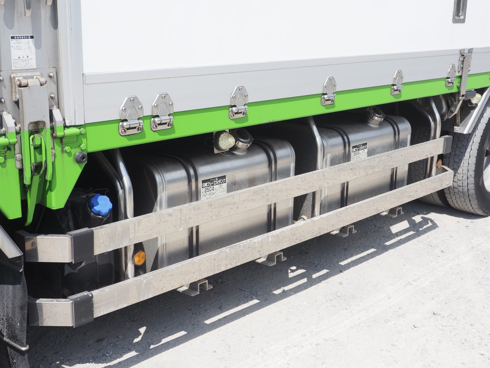 いすゞ ギガ 冷凍ウイング 大型 QKG-CYJ77A 年式 H27[写真17]