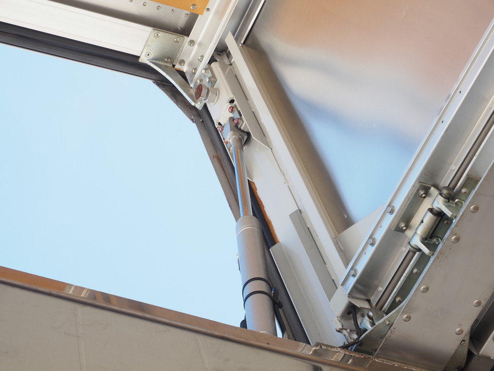 いすゞ ギガ ウイング車 大型 QKG-CYJ77A 年式 H25[写真16]