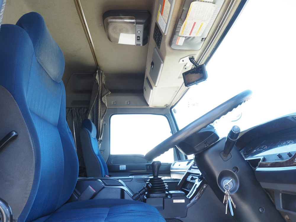 いすゞ ギガ ウイング車 大型 QKG-CYJ77A 年式 H25[写真28]