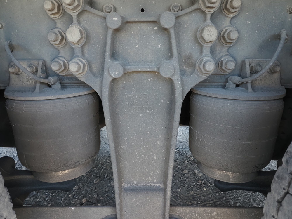 いすゞ ギガ ウイング車 大型 QKG-CYJ77A 年式 H25[写真38]