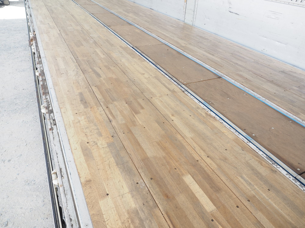 いすゞ ギガ ウイング車 大型 PKG-CYJ77W8 年式 H22[写真23]