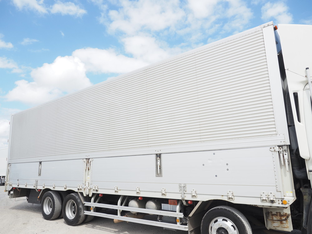 いすゞ ギガ ウイング車 大型 PKG-CYJ77W8 年式 H22[写真09]