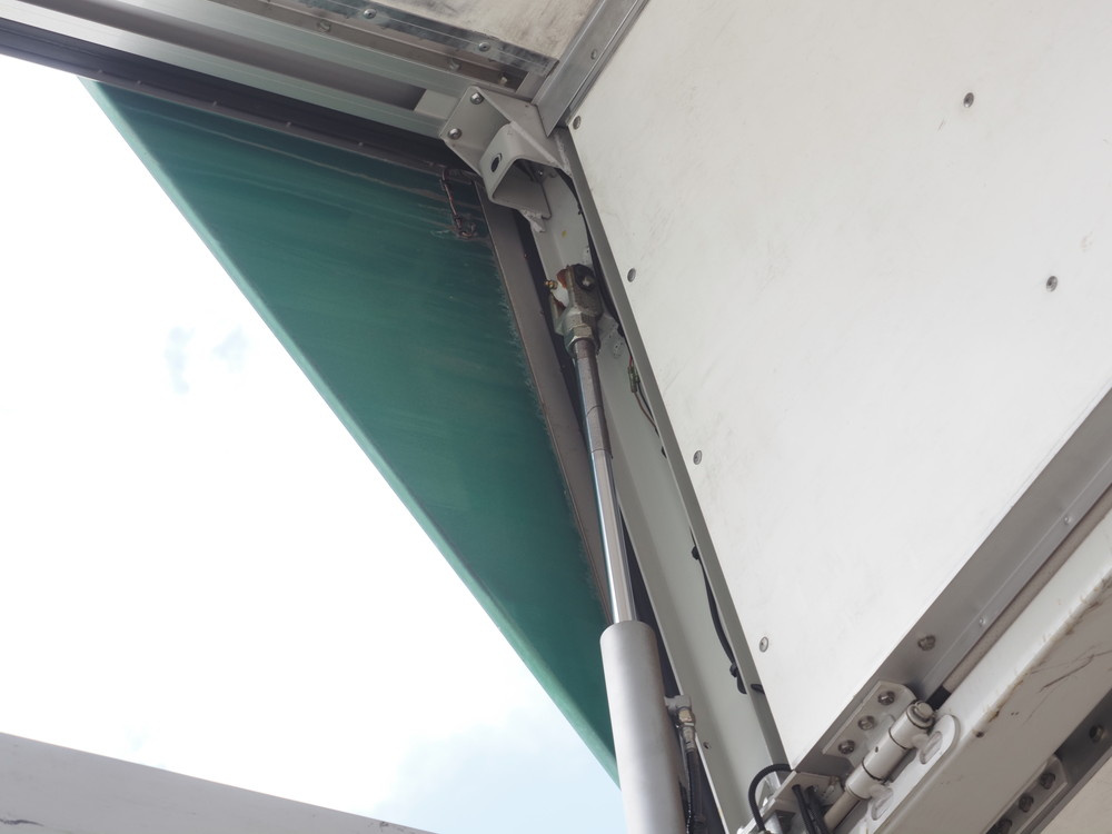 いすゞ ギガ ウイング車 大型 PKG-CYJ77W8 年式 H22[写真17]