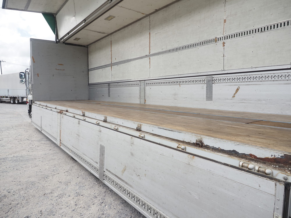 いすゞ ギガ ウイング車 大型 PKG-CYJ77W8 年式 H22[写真19]