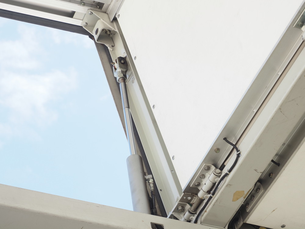 いすゞ ギガ ウイング車 大型 PKG-CYJ77W8 年式 H22[写真12]