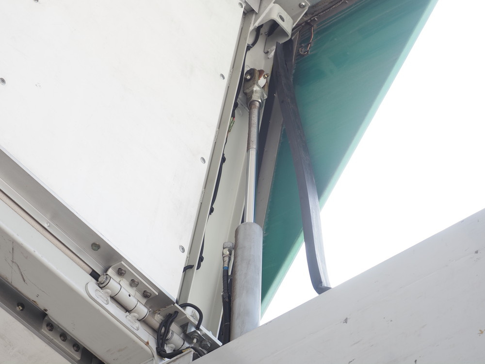 いすゞ ギガ ウイング車 大型 PKG-CYJ77W8 年式 H22[写真11]