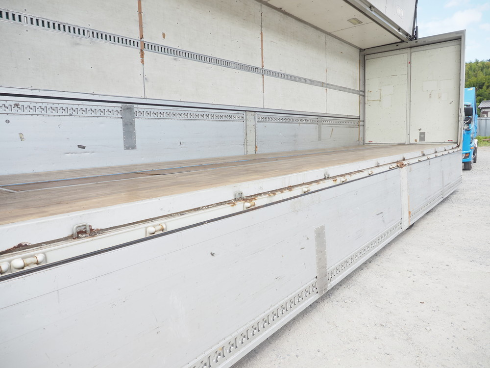 いすゞ ギガ ウイング車 大型 PKG-CYJ77W8 年式 H22[写真20]