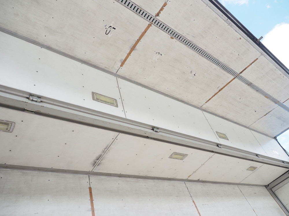 いすゞ ギガ ウイング車 大型 PKG-CYJ77W8 年式 H22[写真21]