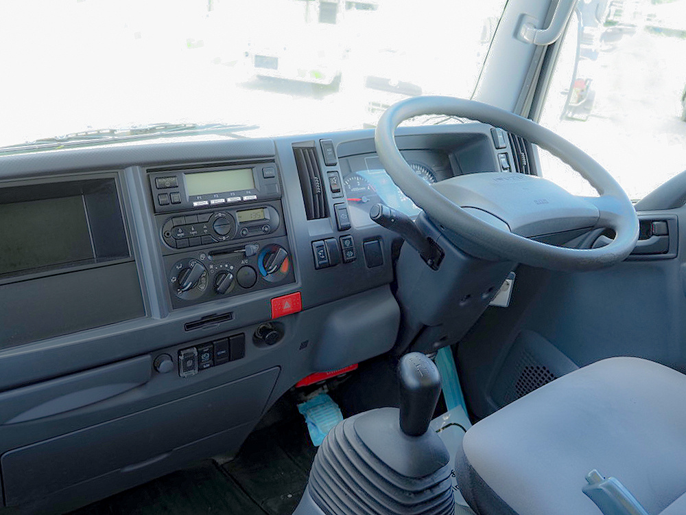 いすゞ エルフ 冷凍バン 小型 TPG-NLR85AN 年式 H29[写真09]