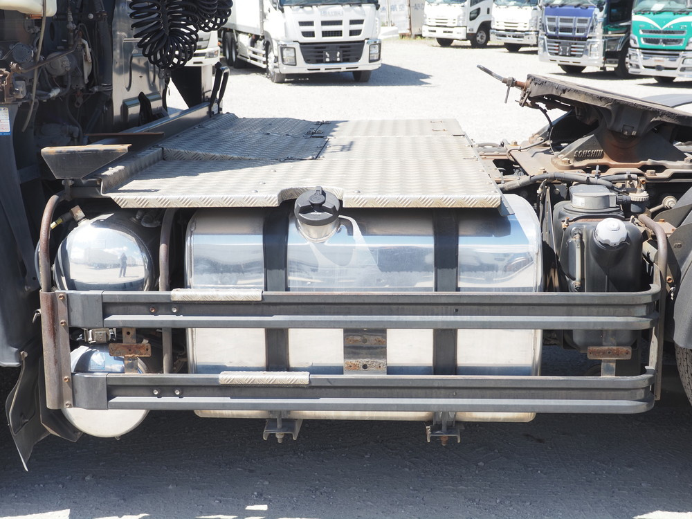 いすゞ ギガ トラクタ 大型 QKG-EXD52AD 年式 H26[写真12]