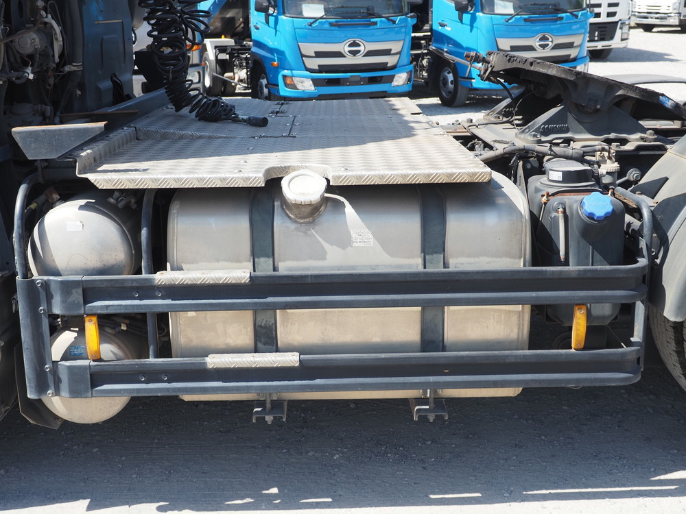 いすゞ ギガ トラクタ 大型 QKG-EXD52AD 年式 H27[写真09]