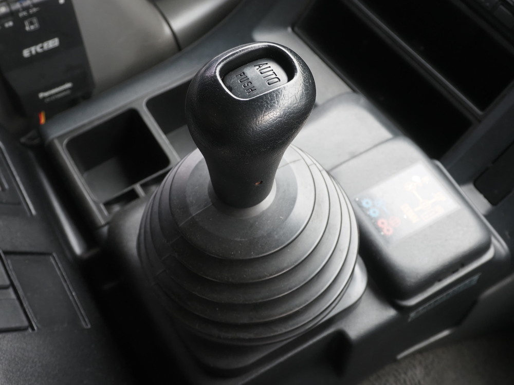 いすゞ ギガ ウイング車 大型 LKG-CYJ77A 年式 H24[写真34]