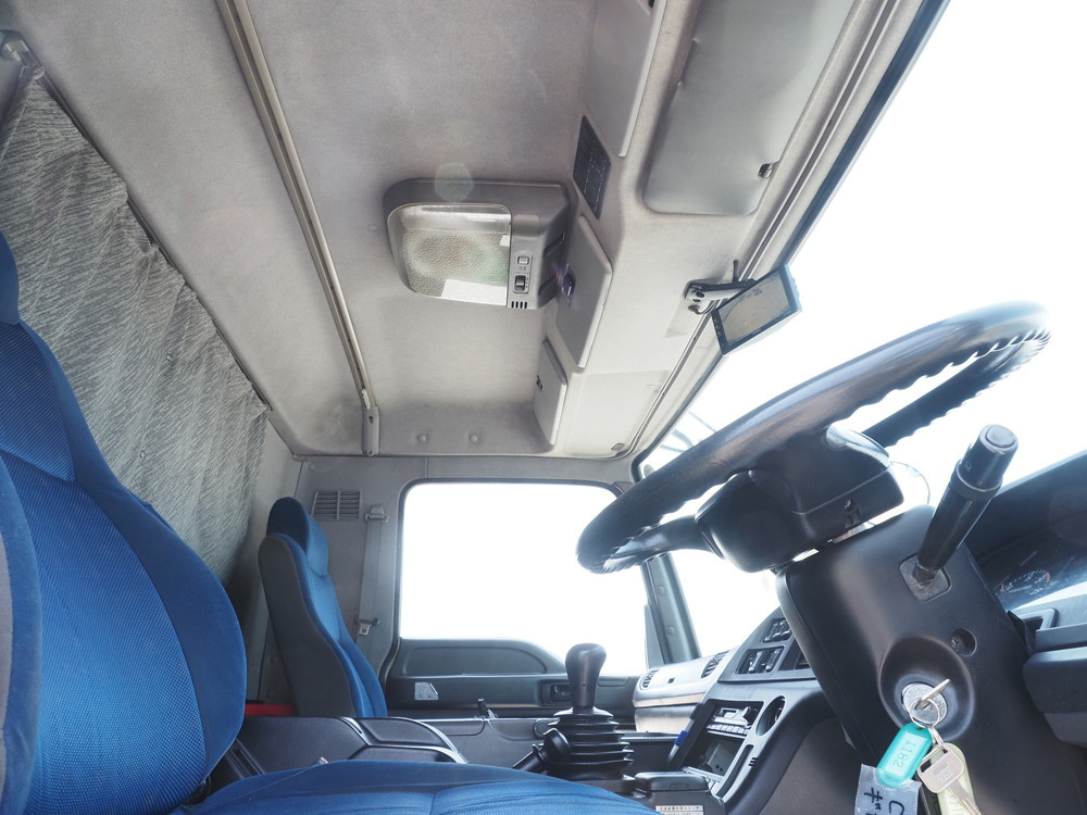 いすゞ ギガ 冷凍バン 大型 QKG-CYJ77A 年式 H25[写真22]