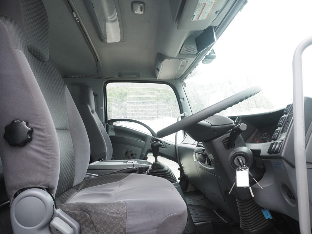 いすゞ フォワード 冷凍バン 中型 TKG-FRR90T2 年式 H28[写真27]