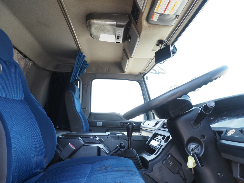 いすゞ ギガ ウイング車 大型 QKG-CYY77AY 年式 H26[写真32]