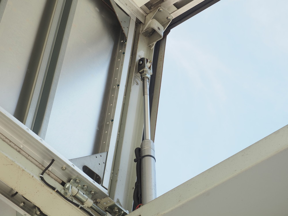 いすゞ ギガ ウイング車 大型 QKG-CYY77AY 年式 H26[写真19]