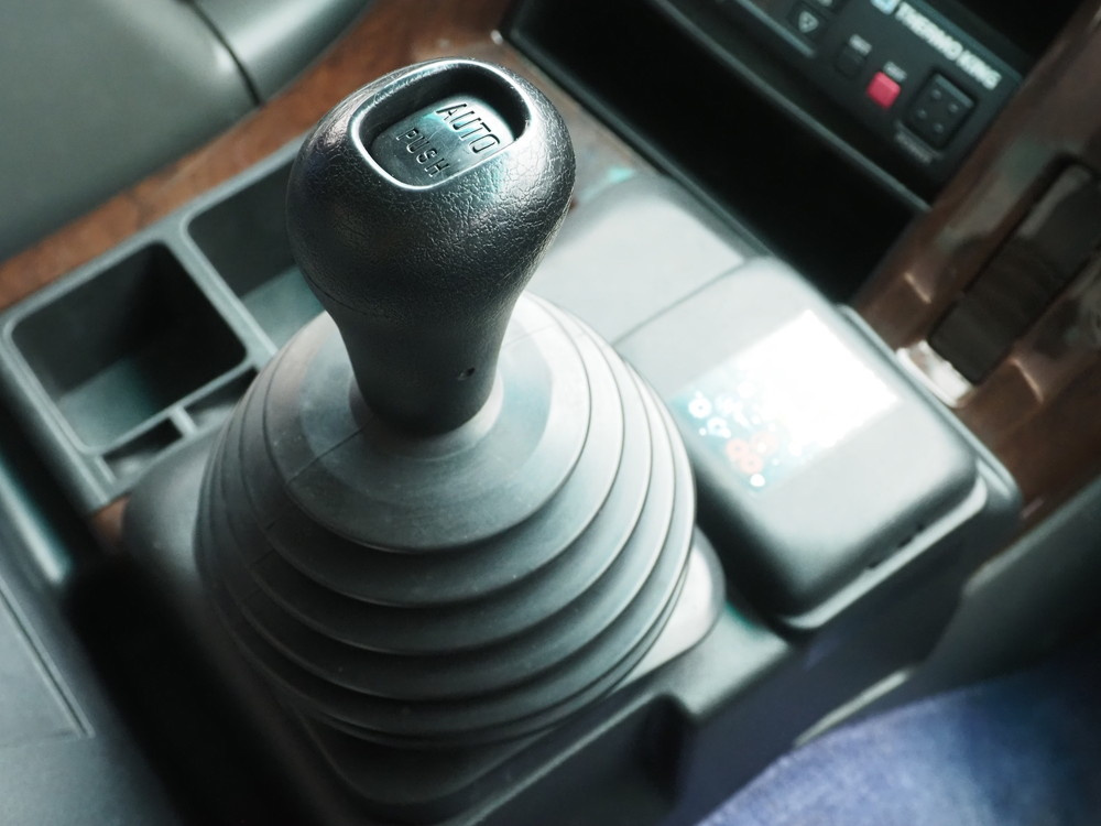 いすゞ ギガ 冷凍ウイング 大型 QKG-CYJ77A 年式 H28[写真37]