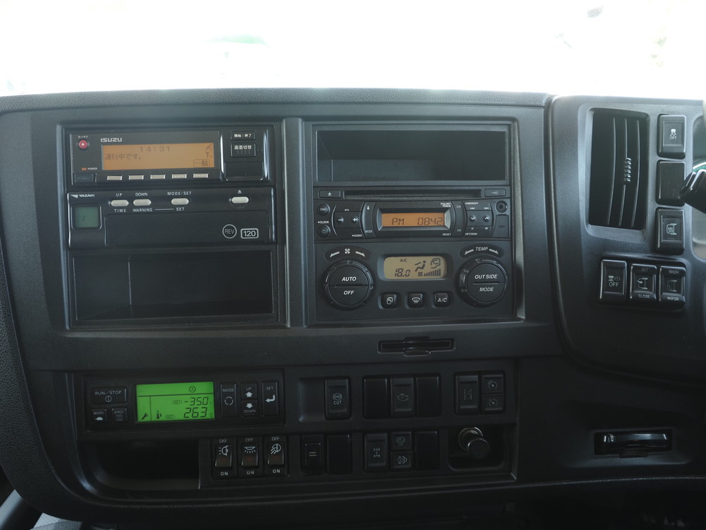 いすゞ ギガ 冷凍ウイング 大型 QKG-CYJ77B 年式 H29[写真37]