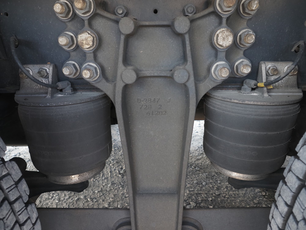 いすゞ ギガ 冷凍ウイング 大型 QKG-CYJ77B 年式 H29[写真43]