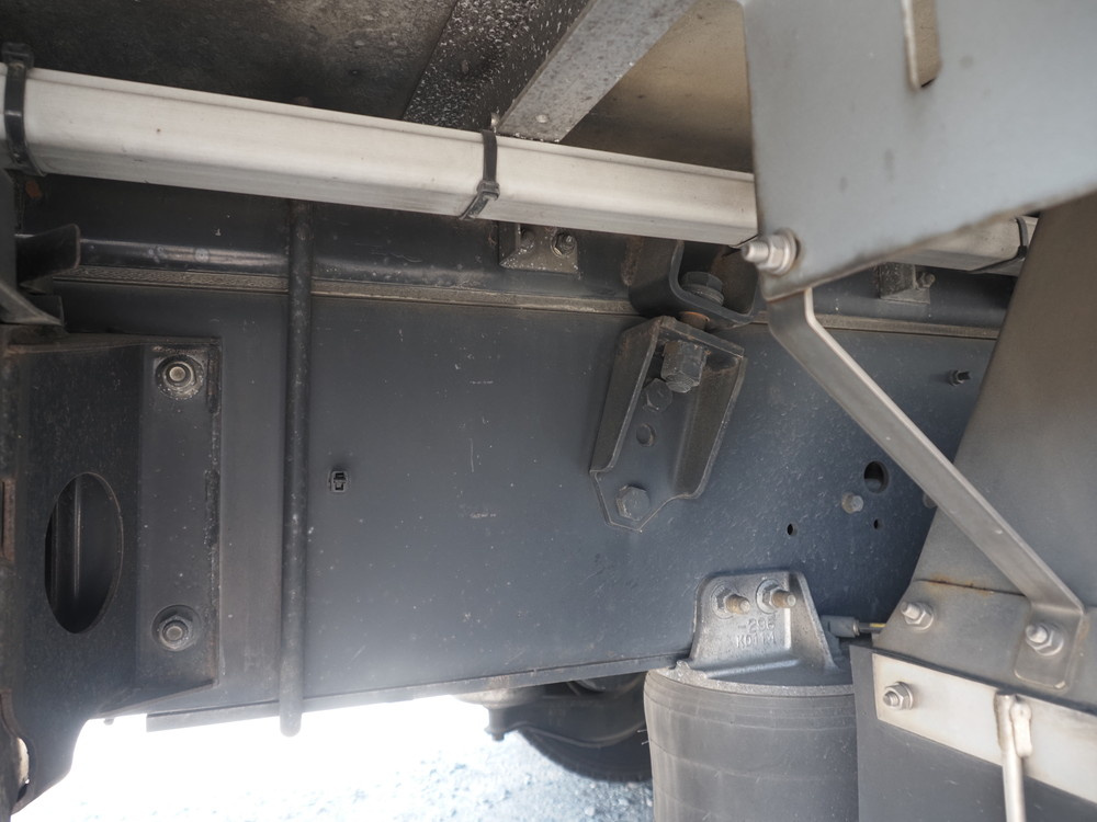 いすゞ ギガ 冷凍ウイング 大型 QKG-CYJ77B 年式 H29[写真45]