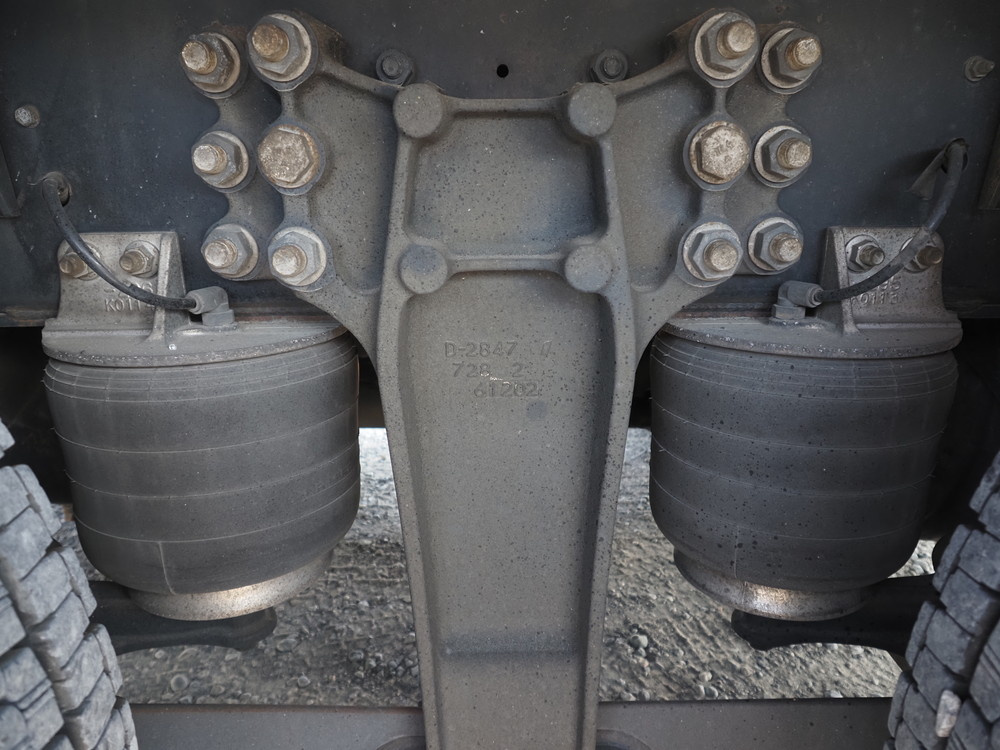 いすゞ ギガ 冷凍ウイング 大型 QKG-CYJ77B 年式 H29[写真42]