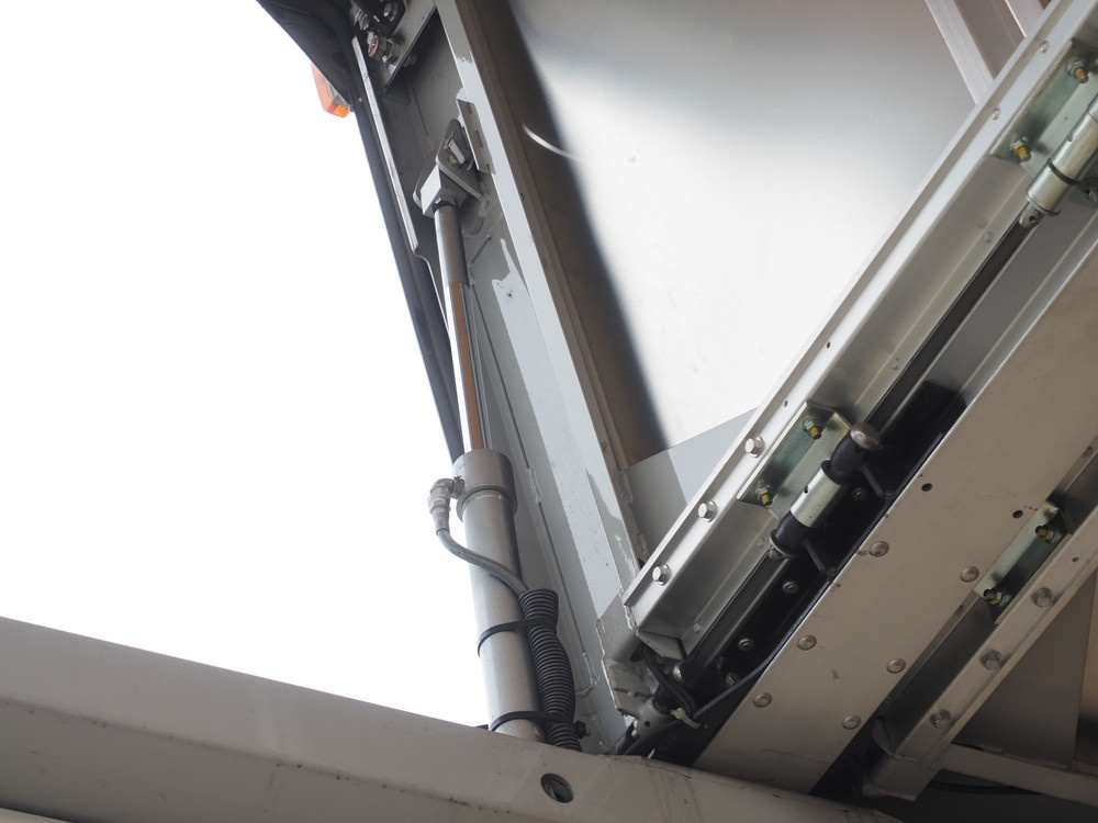 いすゞ フォワード ウイング車 中型 TKG-FRR90T2 年式 H29[写真09]