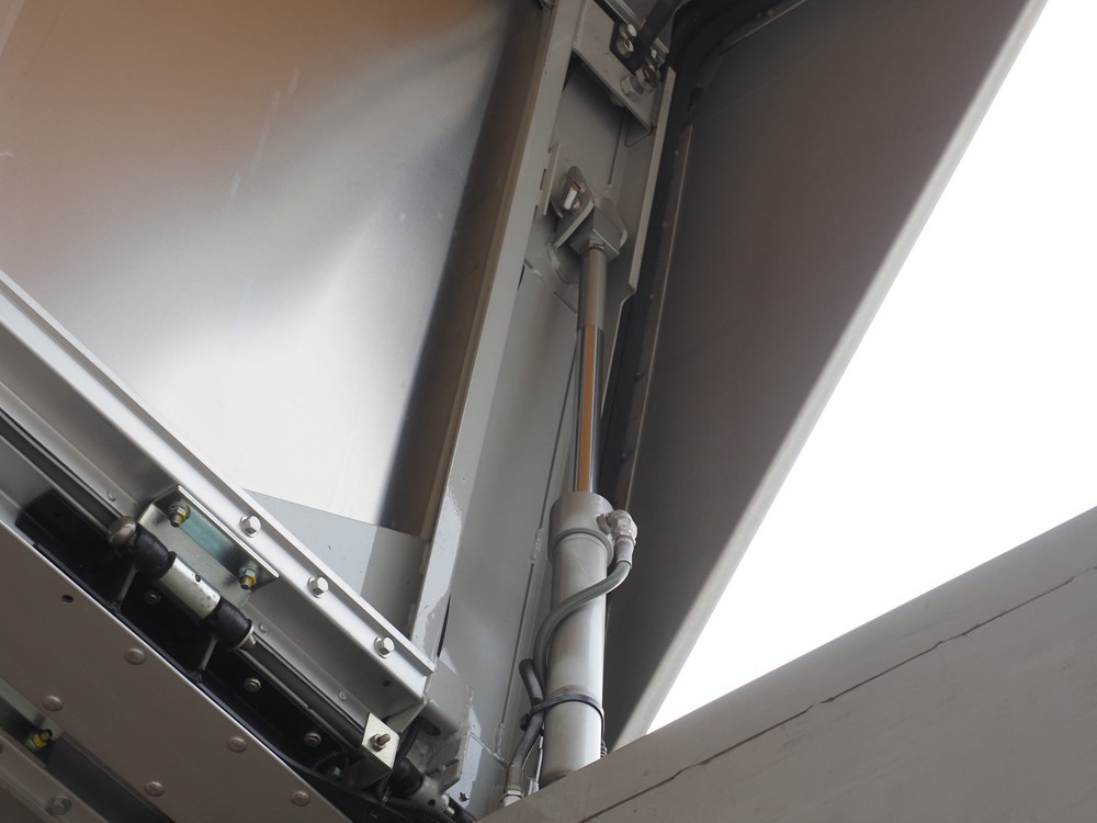 いすゞ フォワード ウイング車 中型 TKG-FRR90T2 年式 H29[写真08]