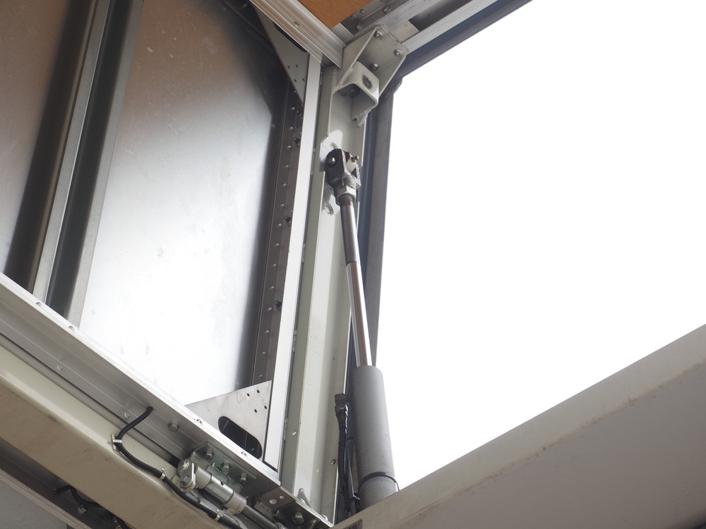 いすゞ ギガ ウイング車 大型 QKG-CYJ77A 年式 H26[写真18]