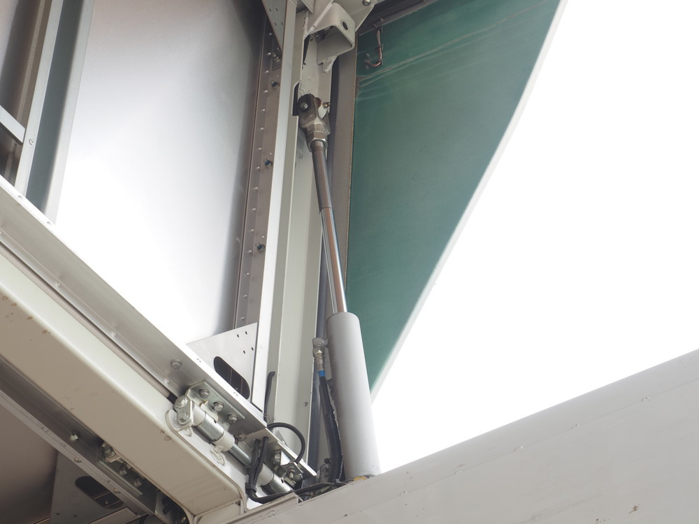 いすゞ ギガ ウイング車 大型 QKG-CYJ77A 年式 H26[写真11]