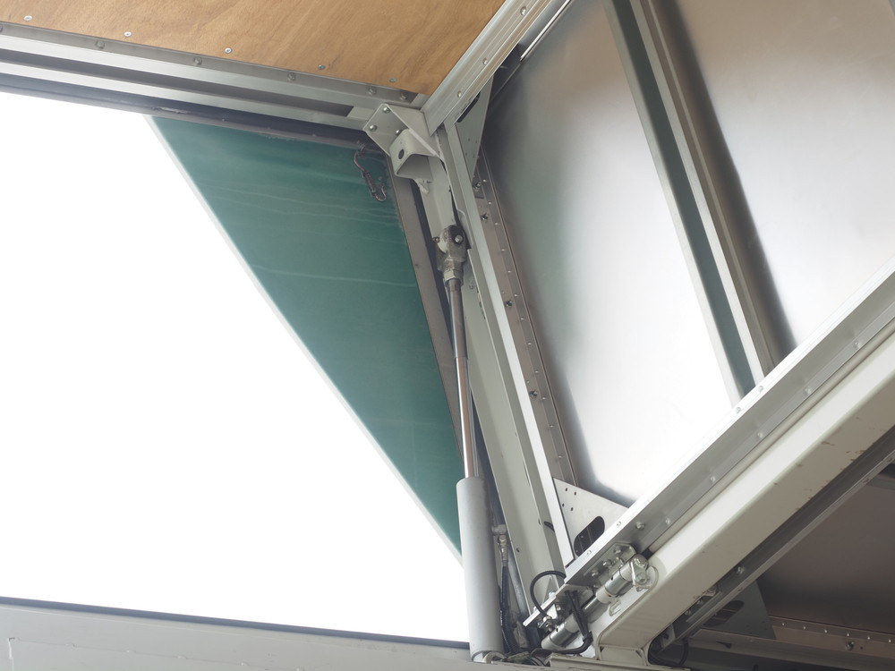 いすゞ ギガ ウイング車 大型 QKG-CYJ77A 年式 H26[写真17]