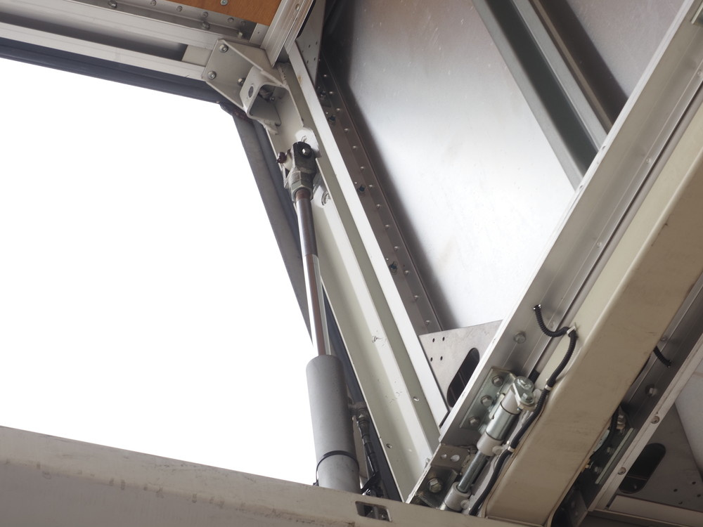 いすゞ ギガ ウイング車 大型 QKG-CYJ77A 年式 H26[写真12]