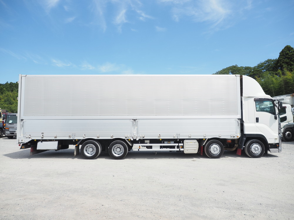 いすゞ ギガ ウイング車 大型 QKG-CYJ77B 年式 H29[写真09]