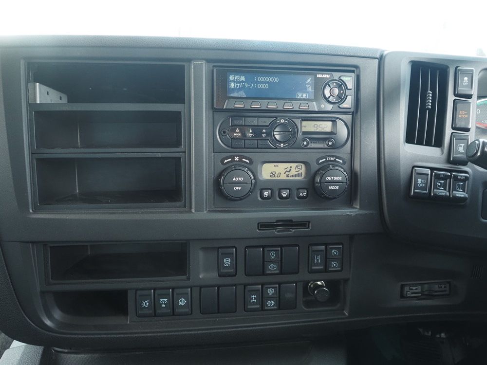 いすゞ ギガ ウイング車 大型 QKG-CYJ77B 年式 H29[写真31]