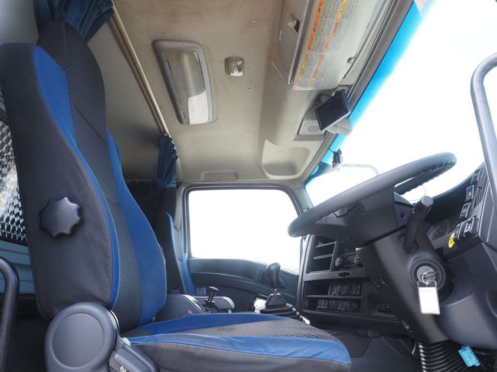 いすゞ ギガ ウイング車 大型 QKG-CYJ77B 年式 H29[写真27]