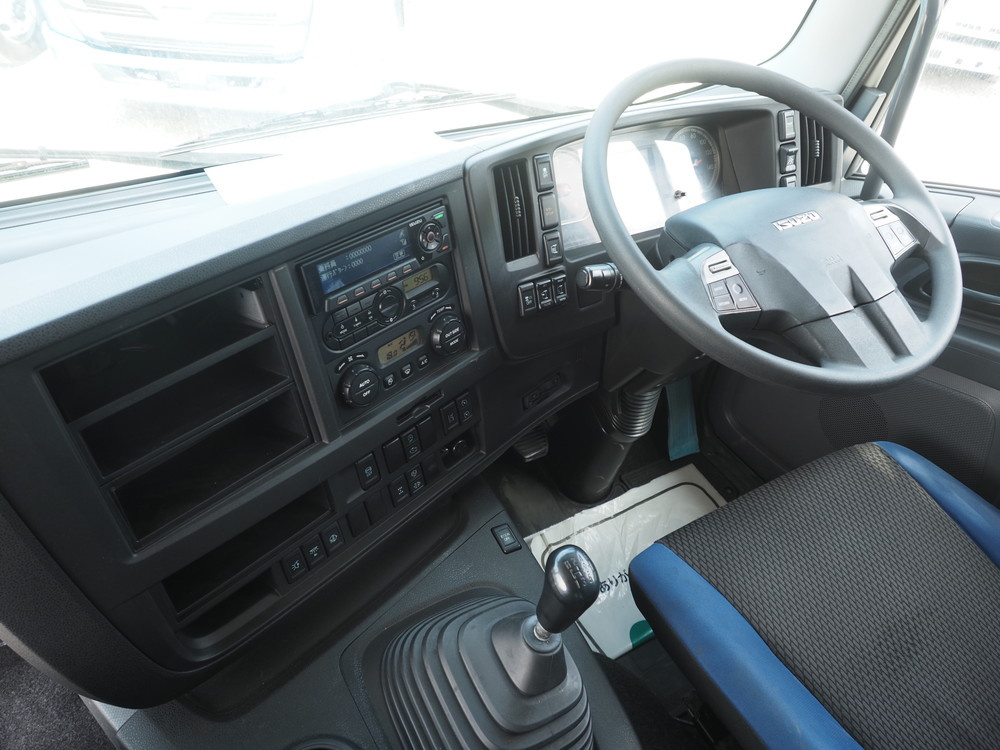 いすゞ ギガ ウイング車 大型 QKG-CYJ77B 年式 H29[写真29]