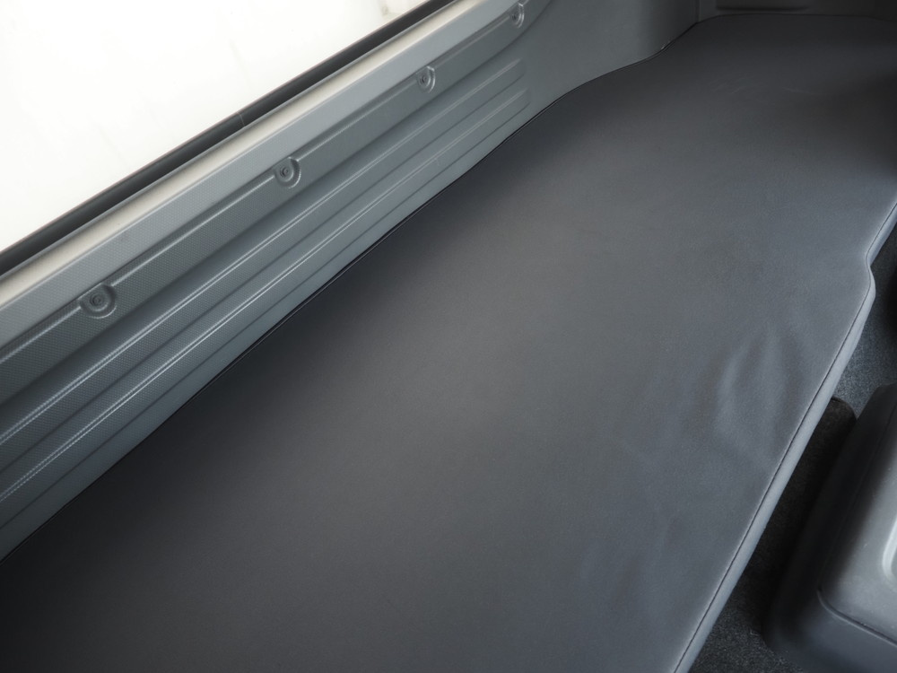 いすゞ フォワード 冷凍バン 中型 2PG-FRR90S2 年式 H30[写真26]