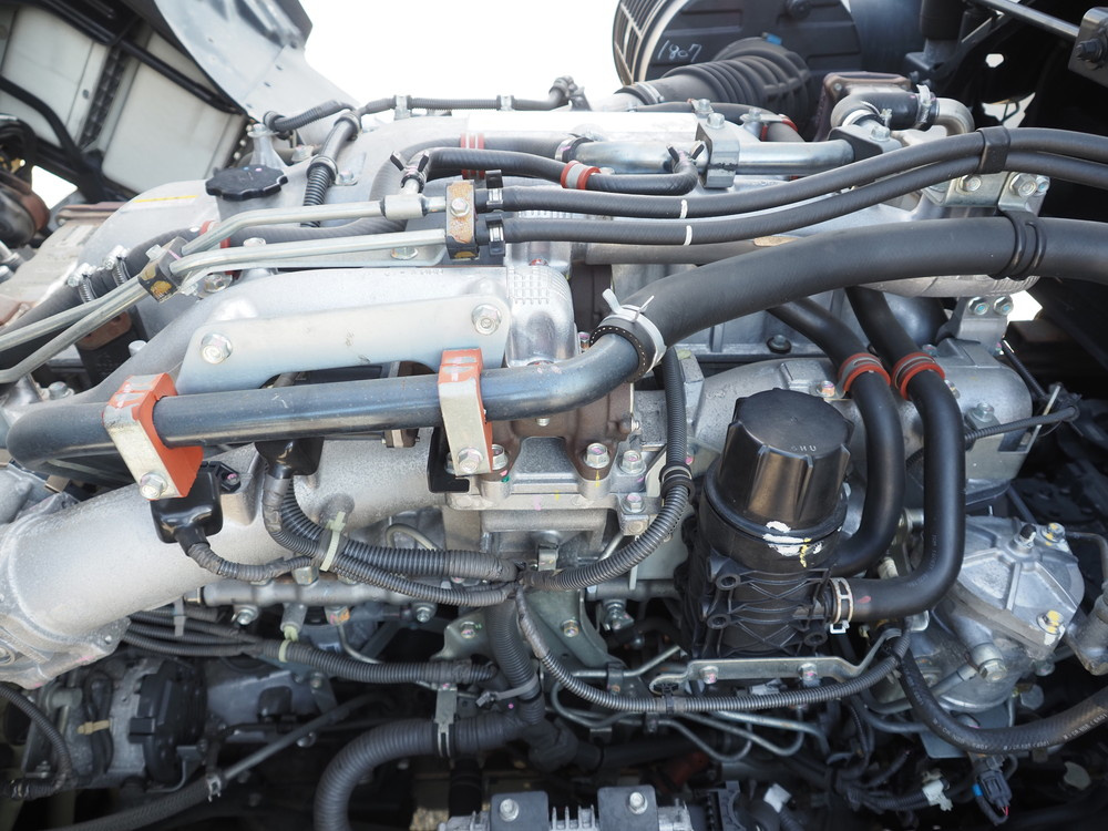 いすゞ ギガ ウイング車 大型 QKG-CYJ77B 年式 H28[写真48]