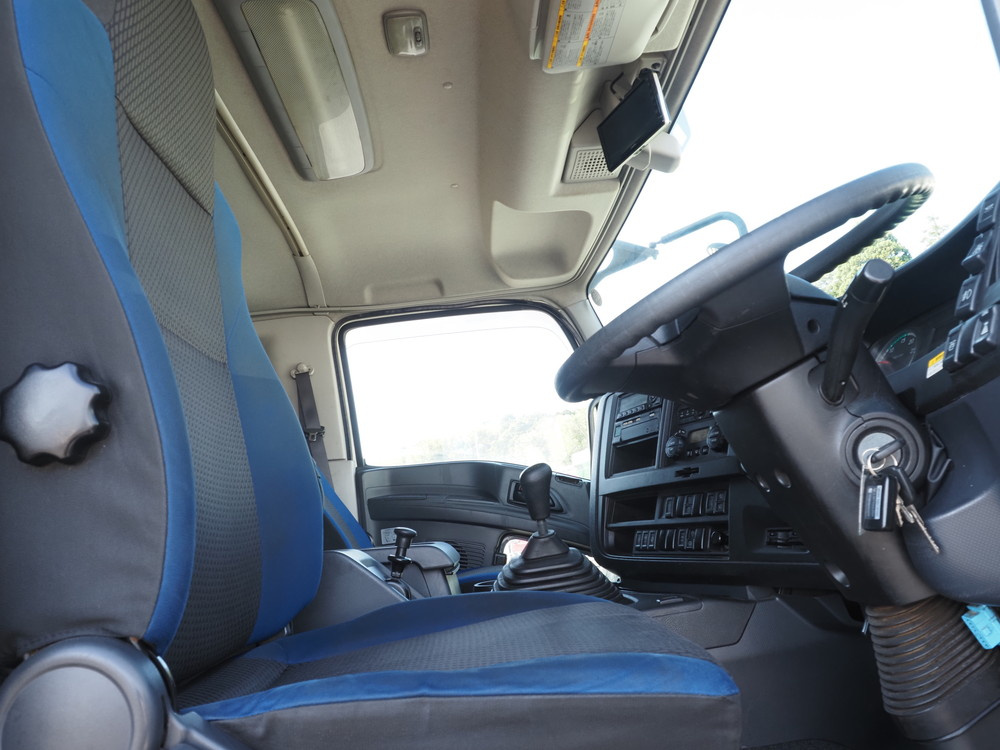 いすゞ ギガ ウイング車 大型 QKG-CYJ77B 年式 H28[写真31]