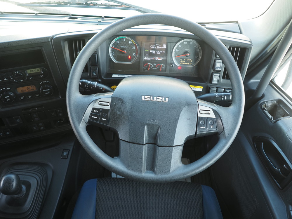 いすゞ ギガ ウイング車 大型 QKG-CYJ77B 年式 H28[写真32]