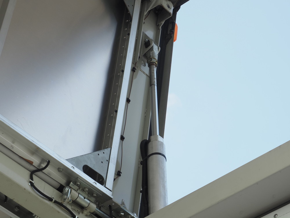 三菱ふそう ファイター ウイング車 中型 TKG-FK64F 年式 H27[写真20]