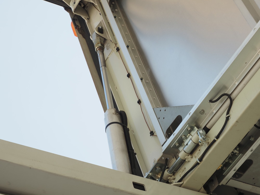 三菱ふそう ファイター ウイング車 中型 TKG-FK64F 年式 H27[写真14]