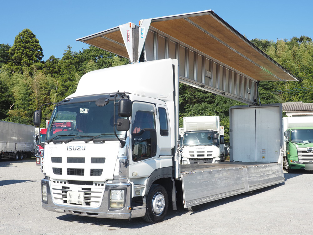 いすゞ ギガ ウイング車 大型 QKG-CYJ77A 年式 H27[写真02]