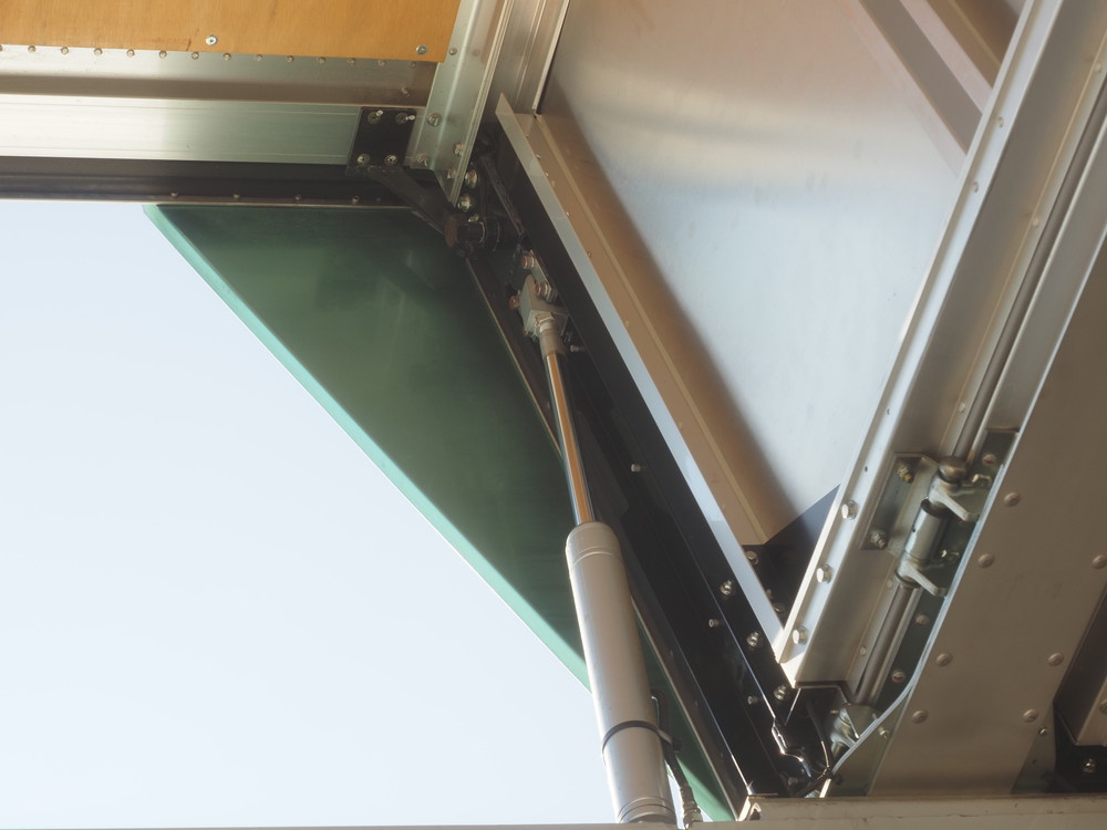 いすゞ ギガ ウイング車 大型 QKG-CYJ77A 年式 H27[写真15]