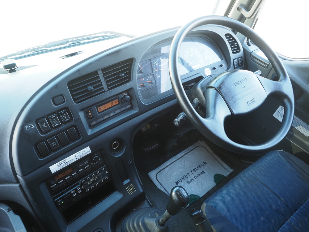 いすゞ ギガ ウイング車 大型 QKG-CYJ77A 年式 H27[写真28]