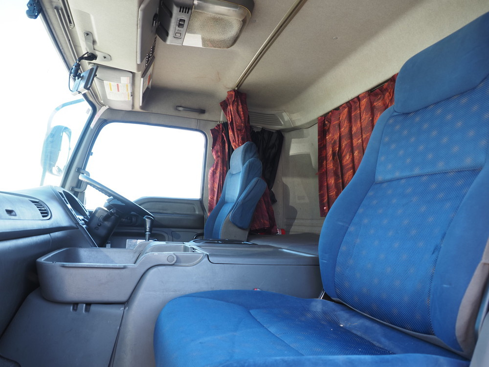 いすゞ ギガ ウイング車 大型 QKG-CYJ77A 年式 H27[写真35]