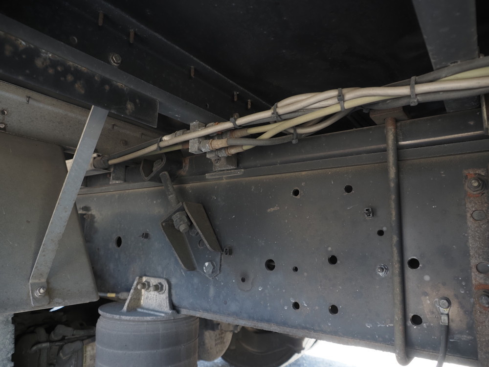 いすゞ ギガ ウイング車 大型 QKG-CYJ77A 年式 H27[写真40]