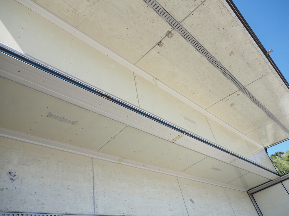 いすゞ ギガ 冷凍ウイング 大型 QKG-CYJ77B 年式 H29[写真23]