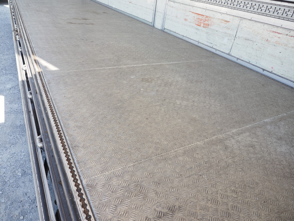 いすゞ ギガ 冷凍ウイング 大型 QKG-CYJ77B 年式 H29[写真24]