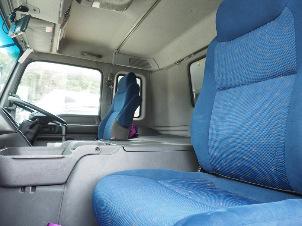 いすゞ ギガ ウイング車 大型 QKG-CYJ77A 年式 H27[写真28]