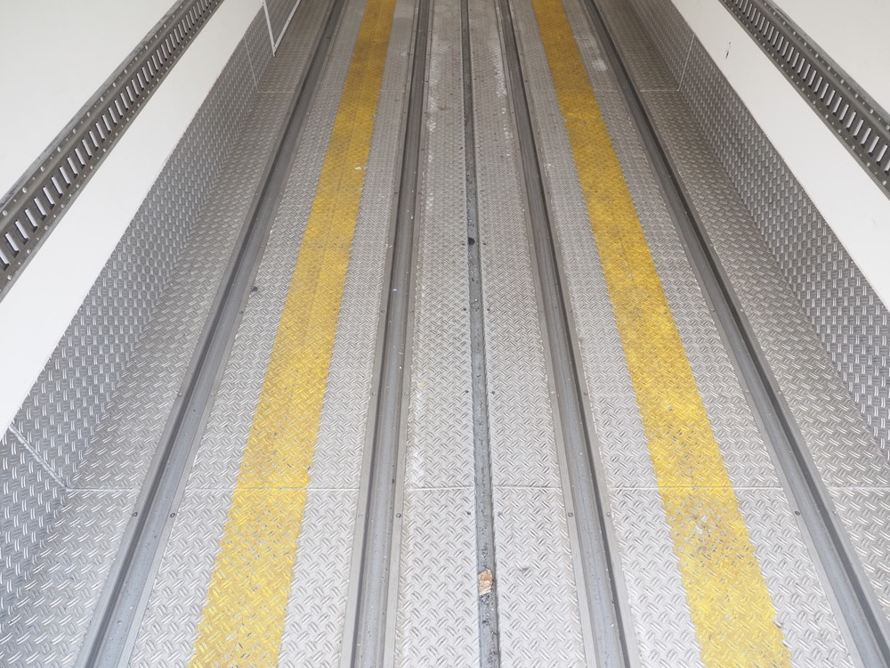 いすゞ フォワード 冷凍バン 中増t LKG-FTR34T2 年式 H24[写真19]